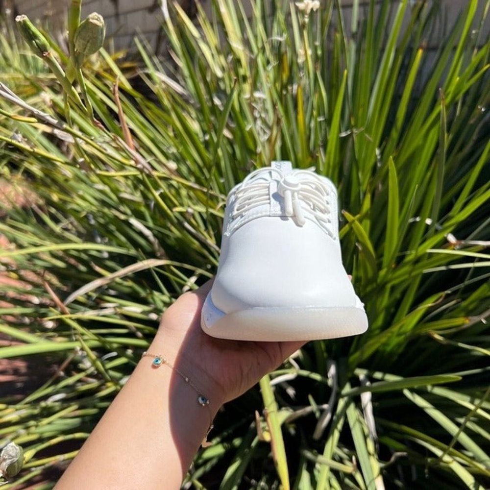 Clove Womens Healthcare Brilliant White Sneaker NEW - Picture 12 of 12